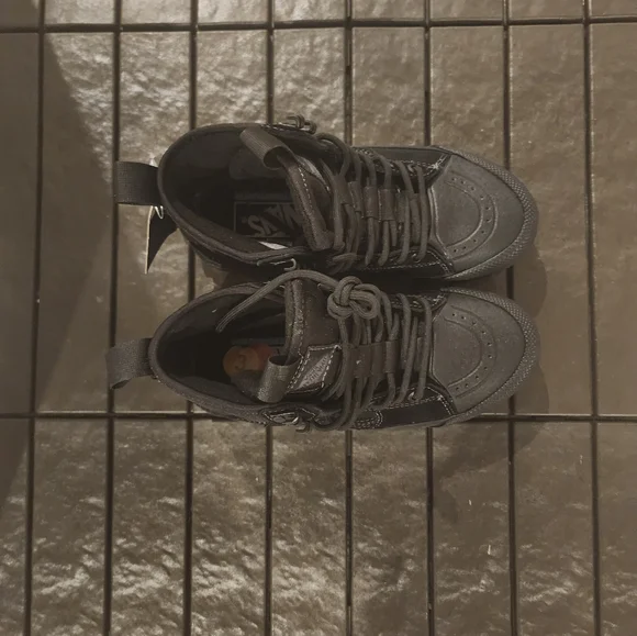 Women's VANS Sk8-Hi GORE-TEX MTE 'Blackout' - Picture 12 of 16